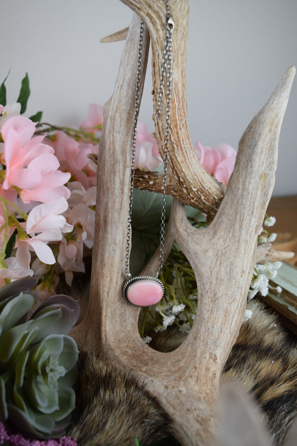 The Saylor Pink Conch Necklace