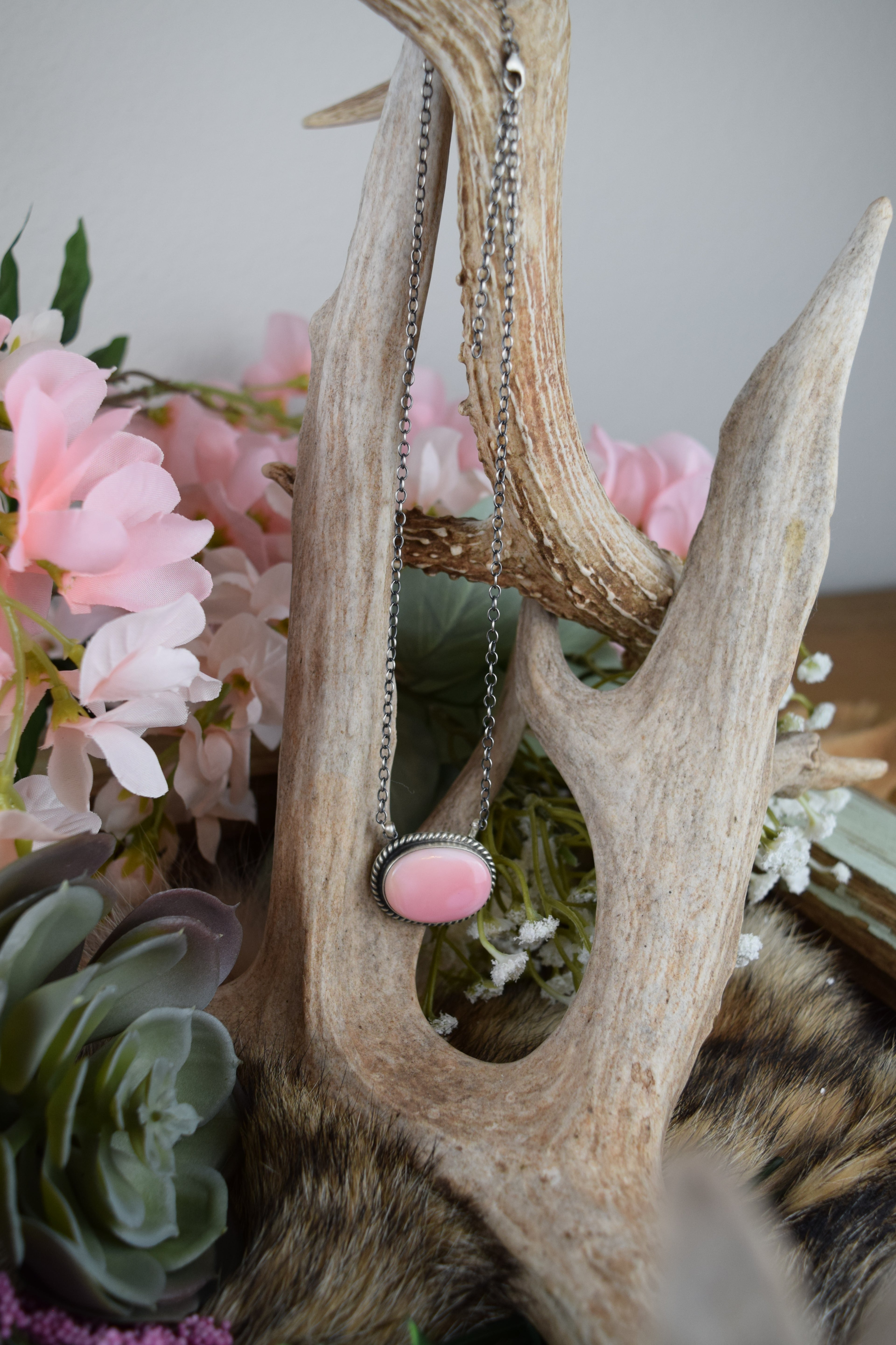 The Saylor Pink Conch Necklace