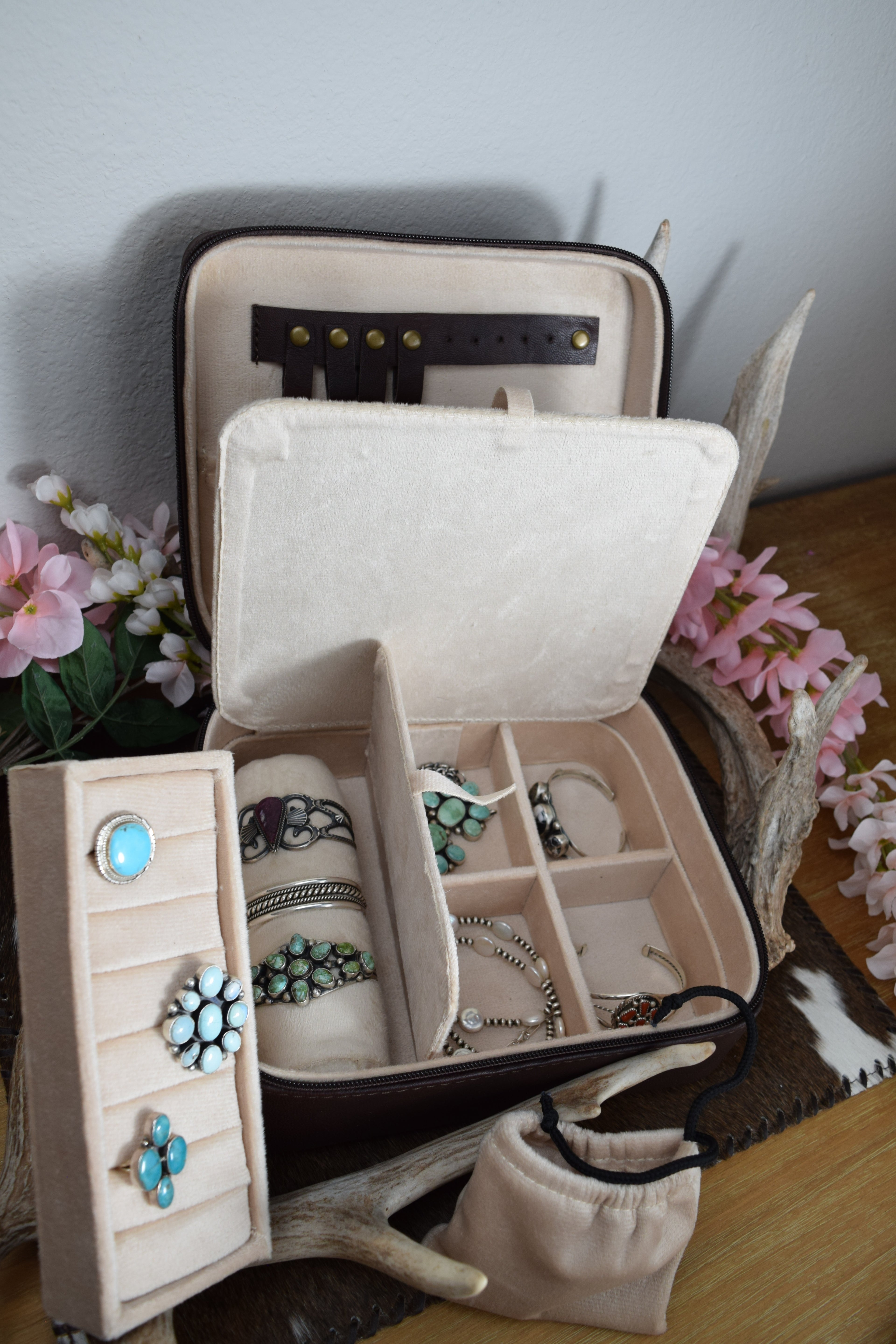 The Kit Leather Jewelry Case