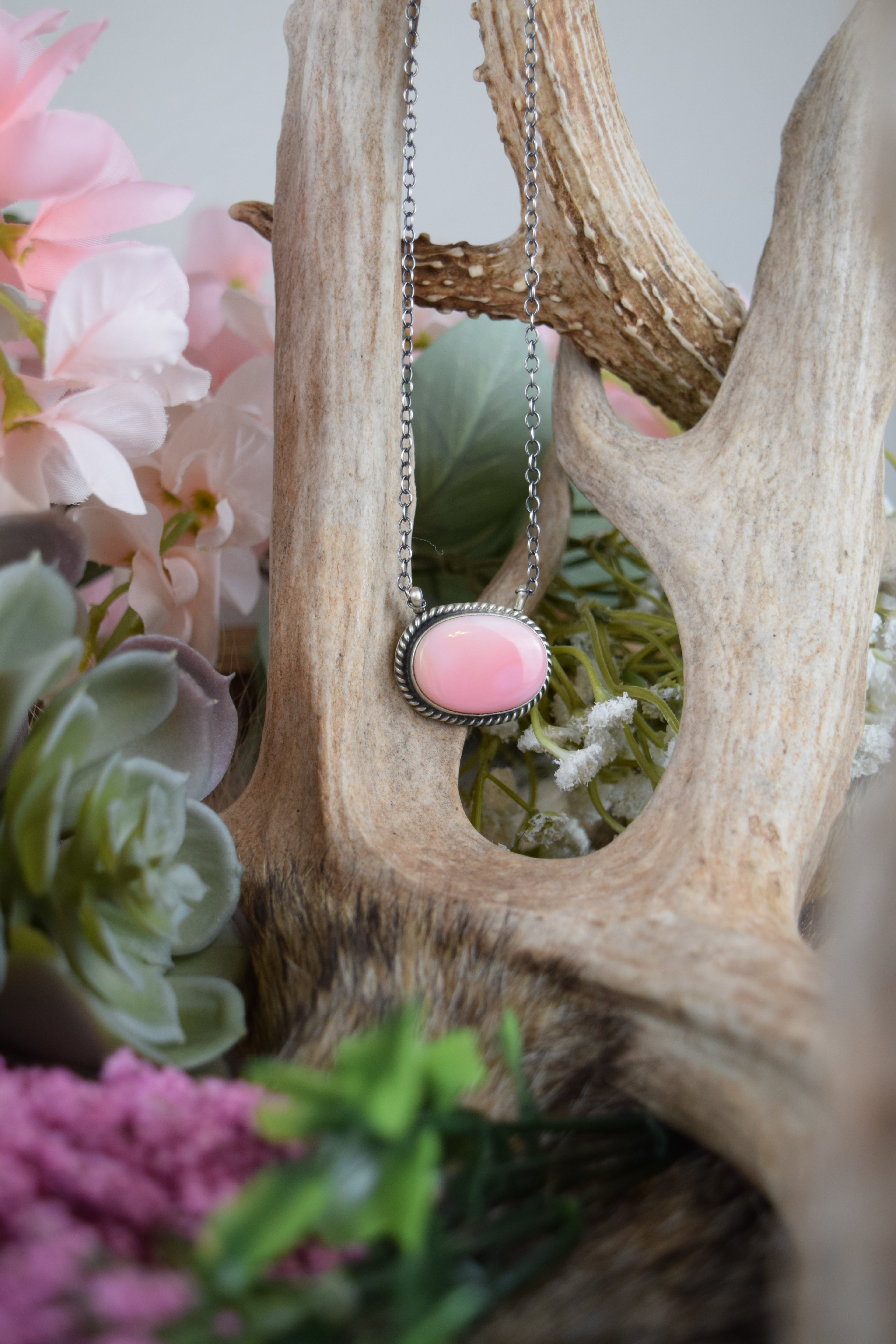 The Saylor Pink Conch Necklace